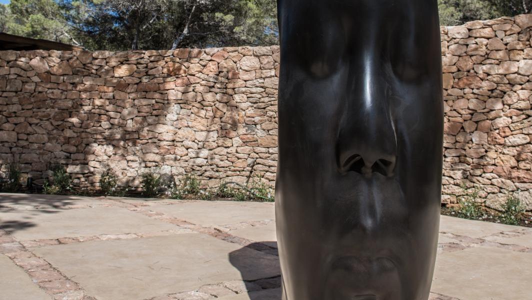 Jaume Plensa, Irma’s Dream, 2015, bronze, éd. 2/5, 211 x 70 x 72 cm. Courtesy de... L’art contemporain s’ancre à Formentera
