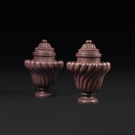 Une paire de vases Louis XIV en porphyre
