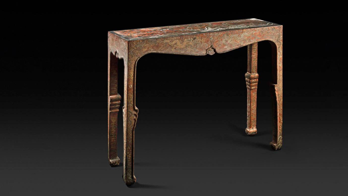 China, 18th century. A rectangular tianqi and qianjin lacquered console table decorated... Imperial Score for an 18th-Century Chinese Console