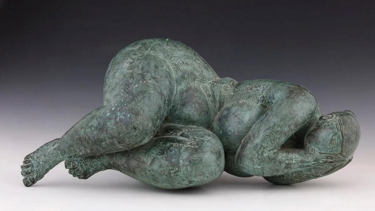 Antoniucci Volti (1915-1989), Nu couché, bronze à patine vert antico, épreuve à la... Les Volti du peintre Marcestel