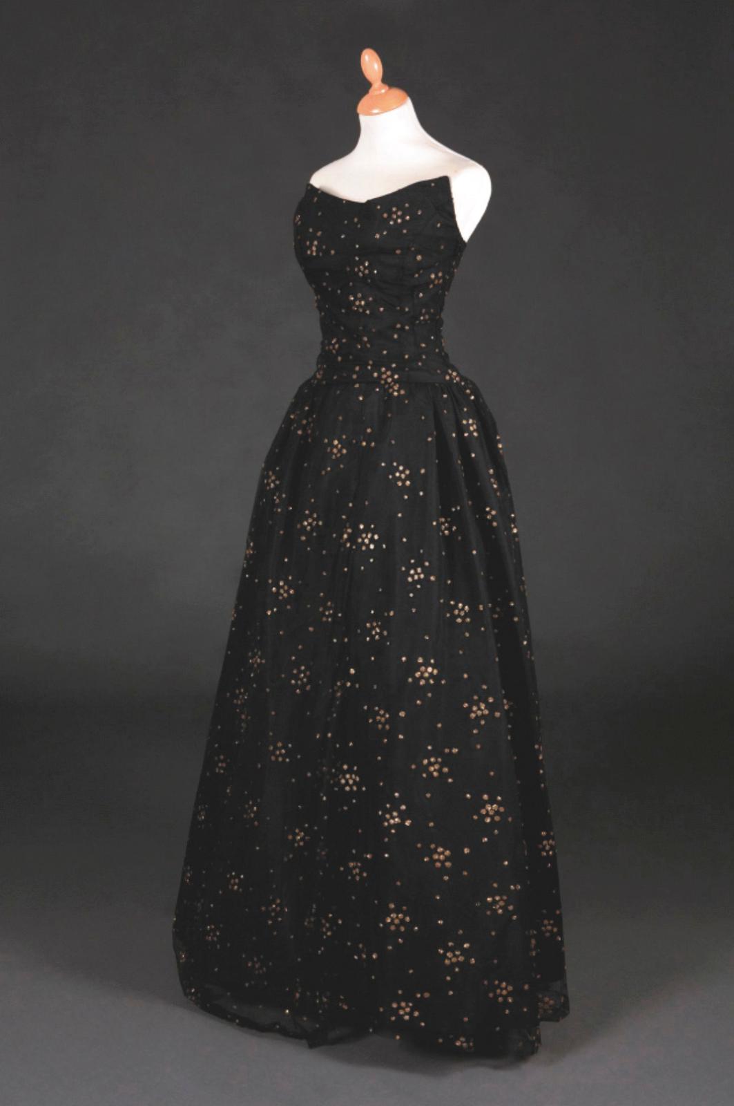 Une robe griffée Balenciaga