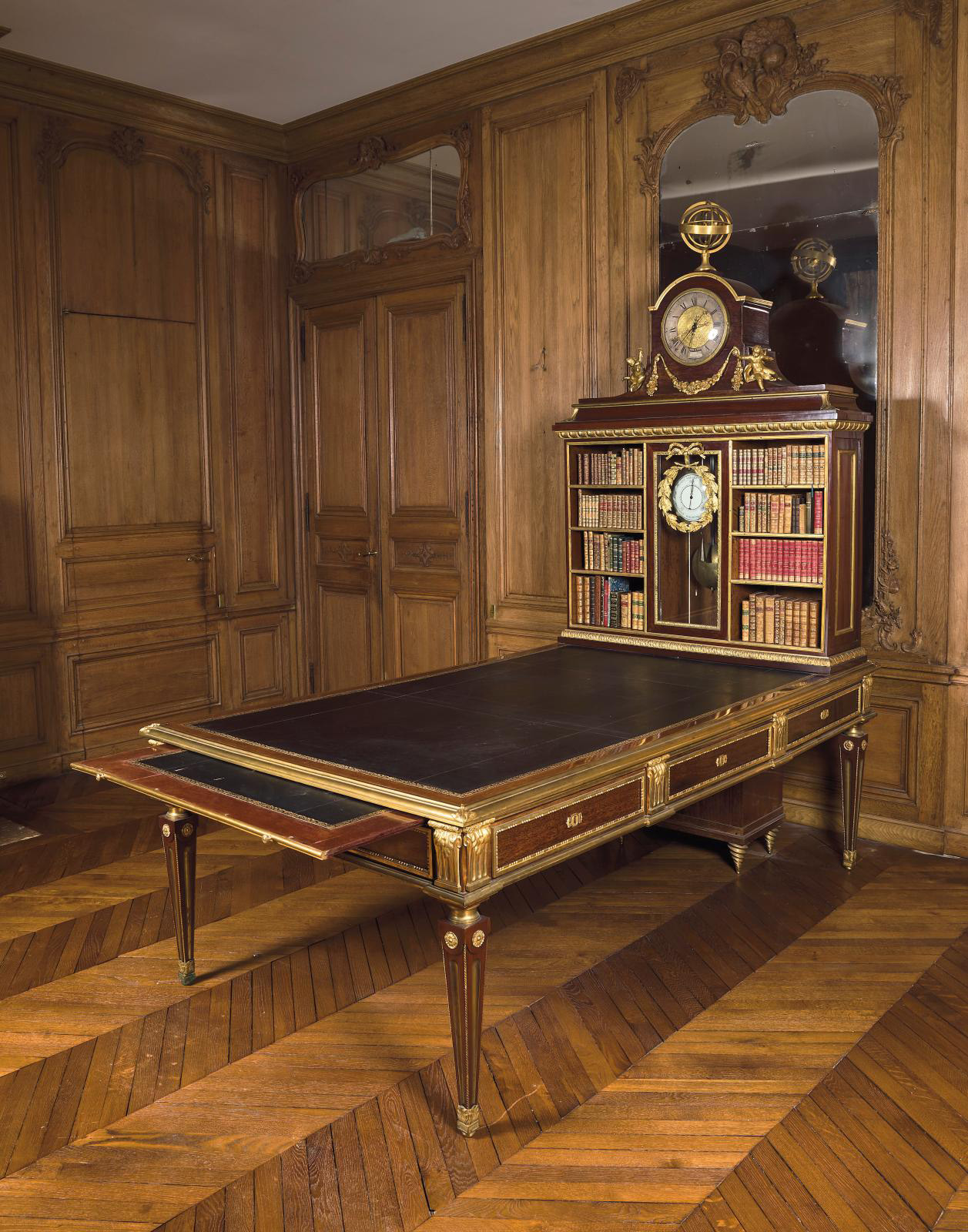 Pierre Garnier (admitted as a master on December 31, 1742), Louis XVI period, flat-top desk, amaranth veneer, legs sheathed in brass fluti