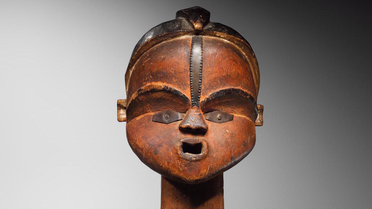 “Long-necked” Mbumba (Tsogho, Gabon, 19th century, h. 38.5 cm/15.15 in) restituted... UNESCO Urges Provenance Research