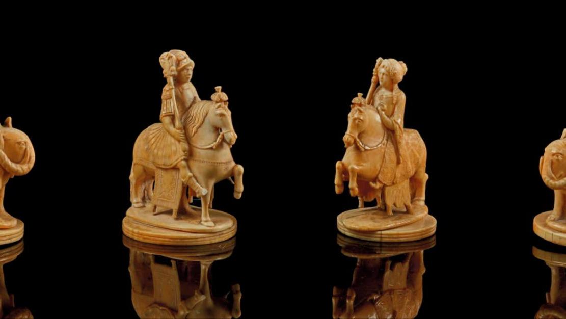 47 450 €Suite de quatre pièces d’un jeu d’échecs en ivoire sculpté et gravé, Allemagne... Cote : échec et mat