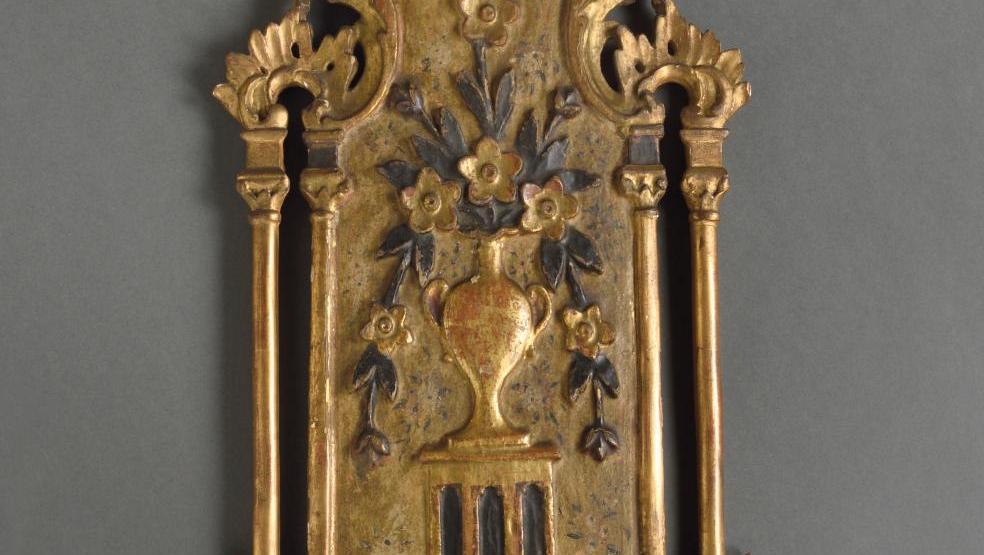 2 125 € Turquie, XVIIIe-XIXe siècle, porte-turban en bois sculpté et doré, h. 79 cm.Lyon,... Cote :  le porte-turban