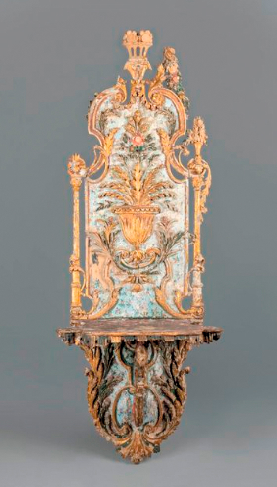 1 008 € Porte-turban en tilleul chantourné, ajouré, sculpté et doré à rechampi polychrome, XVIIIe siècle, probablement exécuté pourle marc
