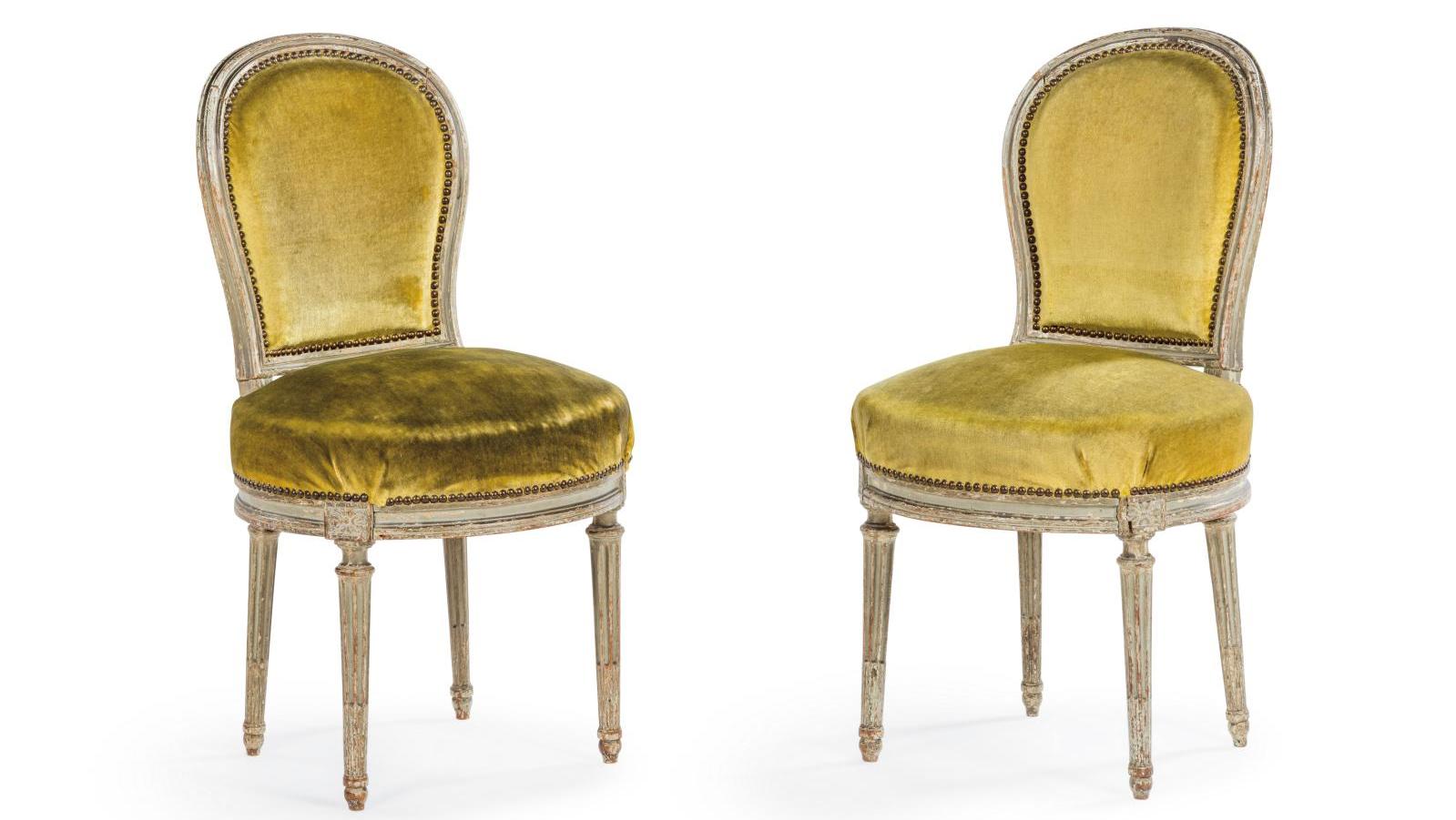 Georges Jacob (1730-1814), paire de chaises en hêtre mouluré et laqué gris, le dossier... Georges Jacob de retour à Trianon