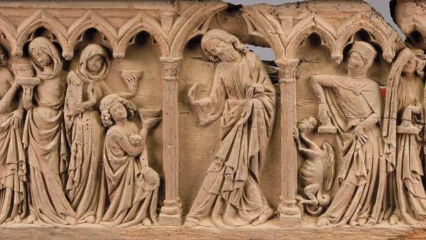 Alsace ou Allemagne, vers 1300. Panneau en bois sculpté en fort relief représentant... Sculpture gothique et art du XXe 