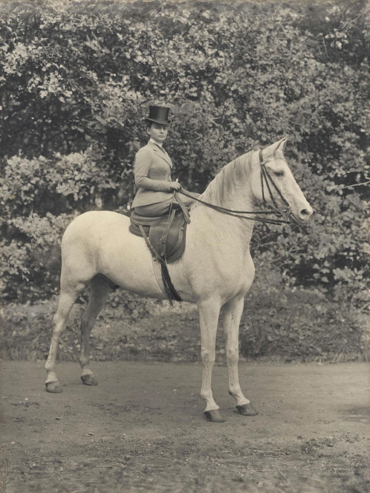 Helene Kröller-Müller à cheval ; elle avait aussi la passion de l'équitation et de la nature. © Musée Kröller-Müller, Otterlo