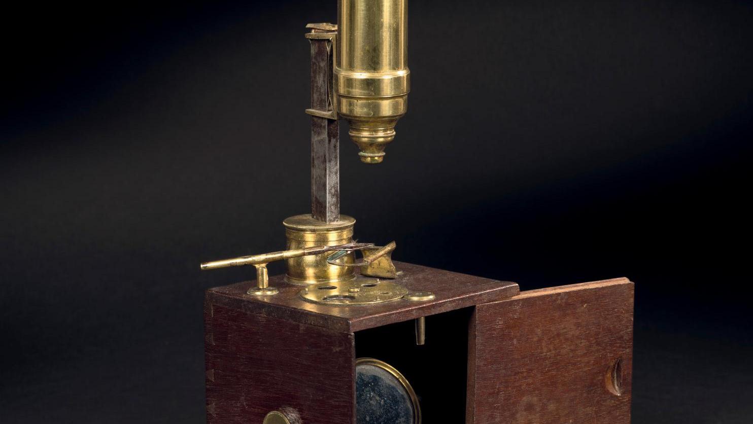   Un microscope attribué à Passemant 