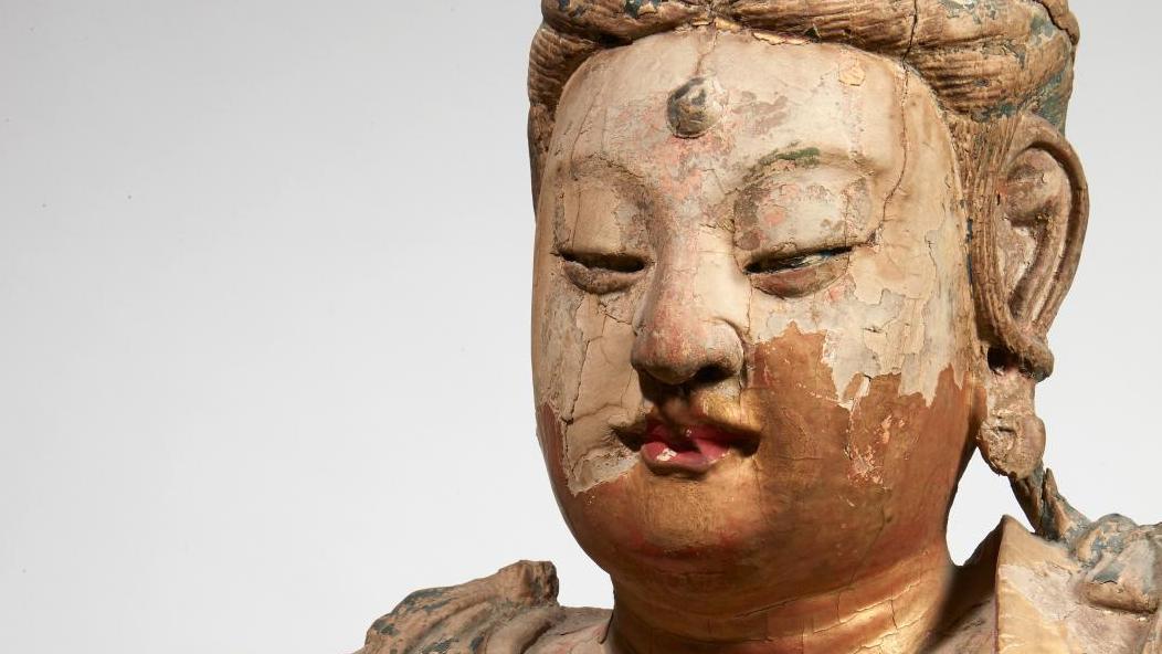Chine, dynastie Song (960-1279). Guanyin en bois sculpté polychrome, traces de laque... La compassion menait l’Asie au sommet
