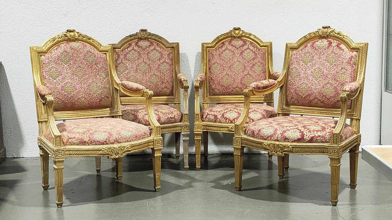 Époque Louis XVI. Suite de quatre grands fauteuils à châssis en hêtre doré (à l’huile)... Un style Louis XVI carré estampillé Pluvinet