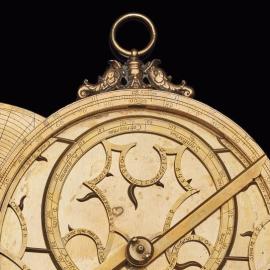 Un astrolabe du XVIe siècle placé sous une bonne étoile - Zoom