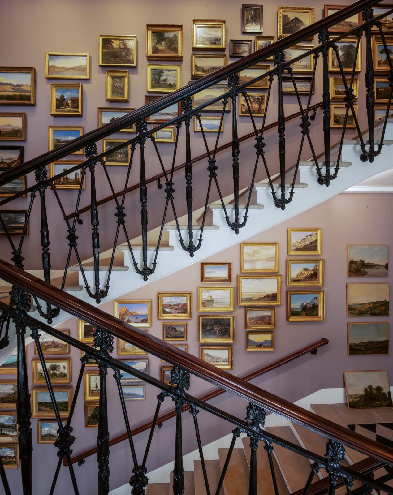 La collection d'esquisses en plein air  accompagne la montée de l’escalier de la Fondation Custodia. Photo Jannes Linders 