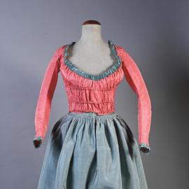 Une robe à l’anglaise à la mode XVIIIe 