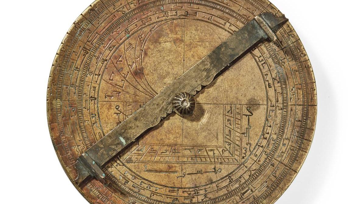 Astrolabe marocain en laiton, attribuable à l’atelier de Hasan ibn Ahmad al-Battuti,... Un astrolabe marocain de collection 