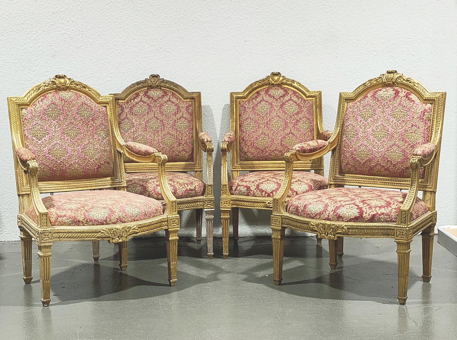Entre assises Louis XVI et cimaises abstraites 