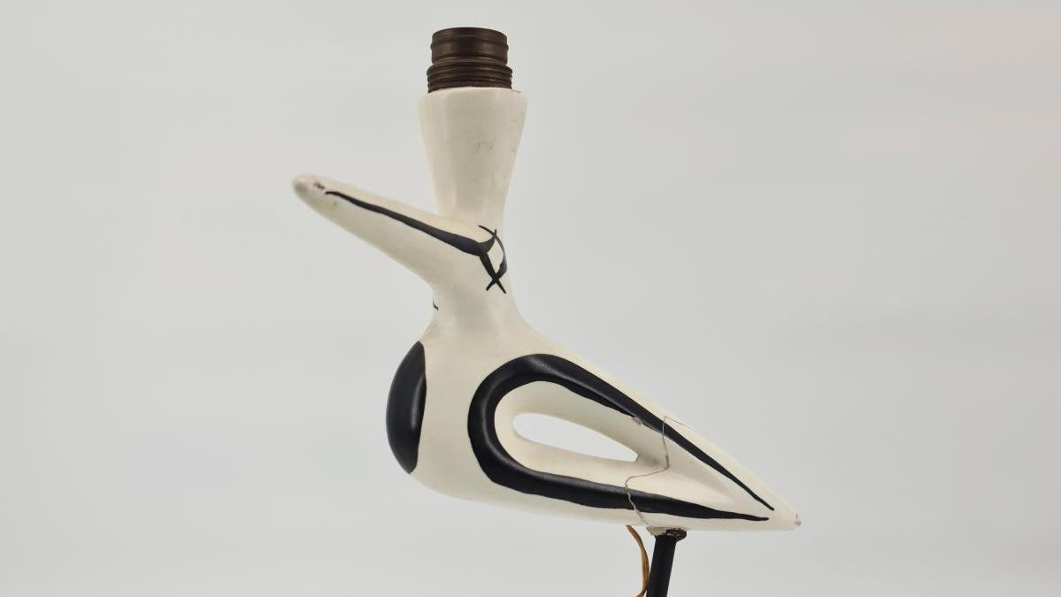 Roger Capron (1922-2006). Lampe zoomorphe, modèle « Oiseau », vers 1950, céramique... Capron sur une pente ascendante 