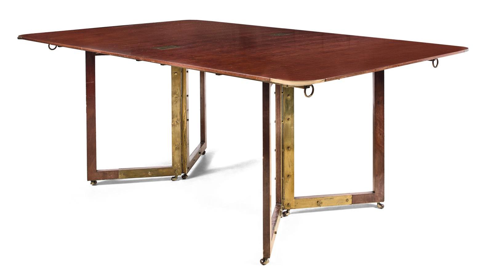 André Arbus (1903-1969), table de salle à manger transformable en acajou moucheté... Le mobilier d'André Arbus récompensé 