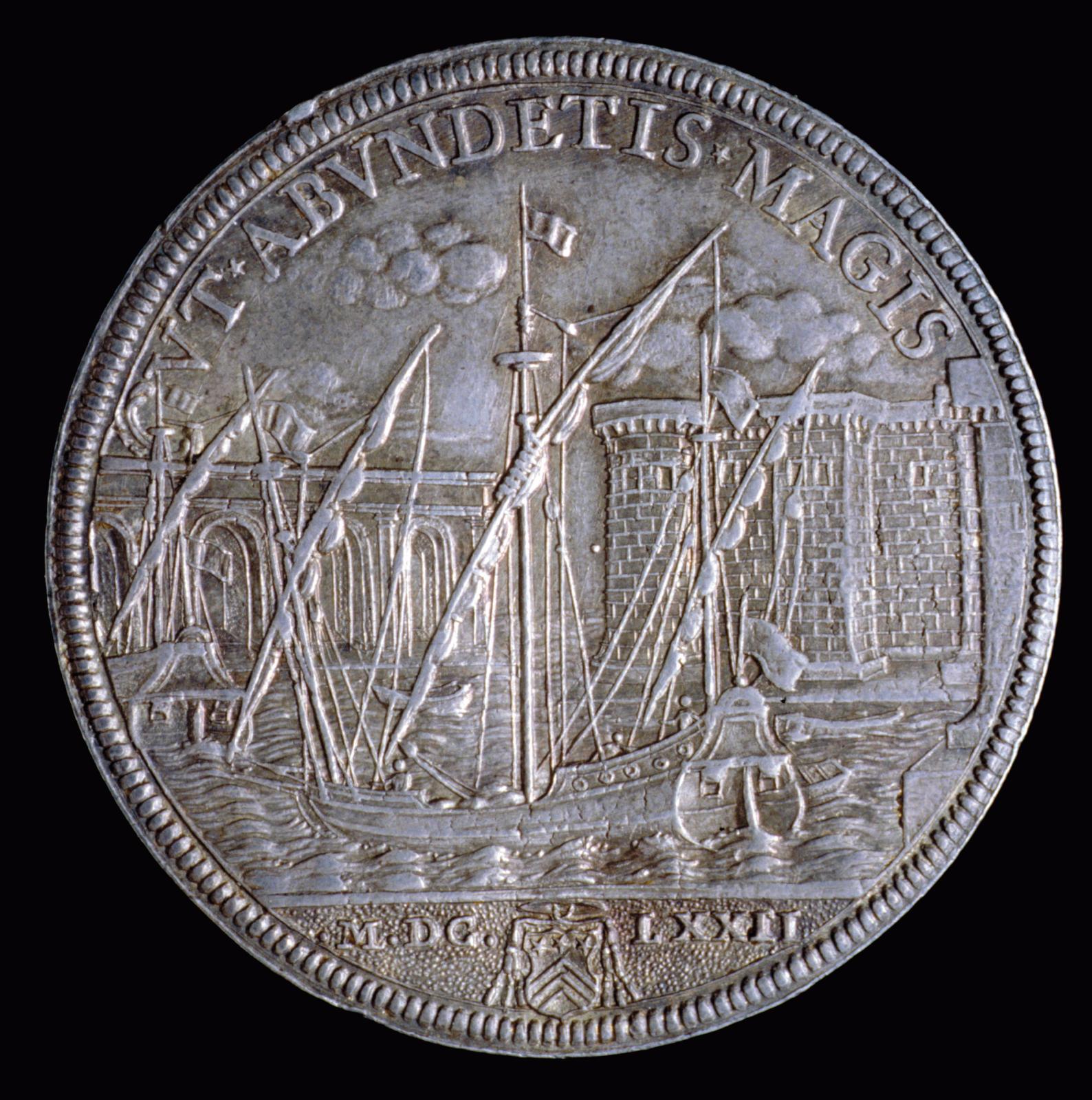 Piastre en argent montrant une vue du port de Civitavecchia, frappée à Rome dans l’atelier du pape Clément X en 1672. Courtesy Medagliere 