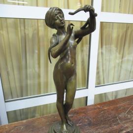 Une musicienne de bronze - Panorama (après-vente)