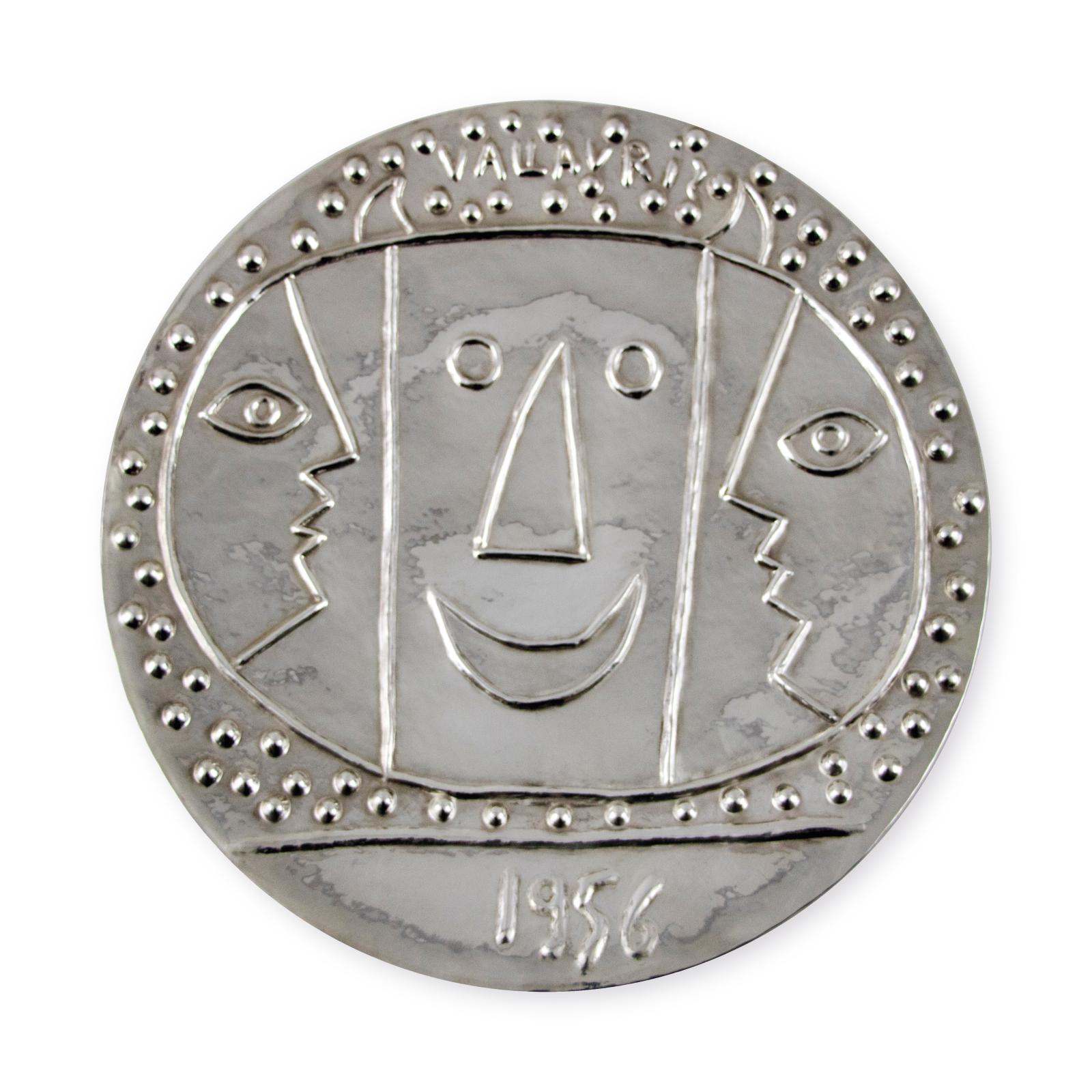 Pablo Picasso (1881-1973), Vallauris - 1956, plat en argent massif, Pierre Hugo orfèvre (poinçon de maître), signé et numéroté 15/20 au dos, diam. 41,