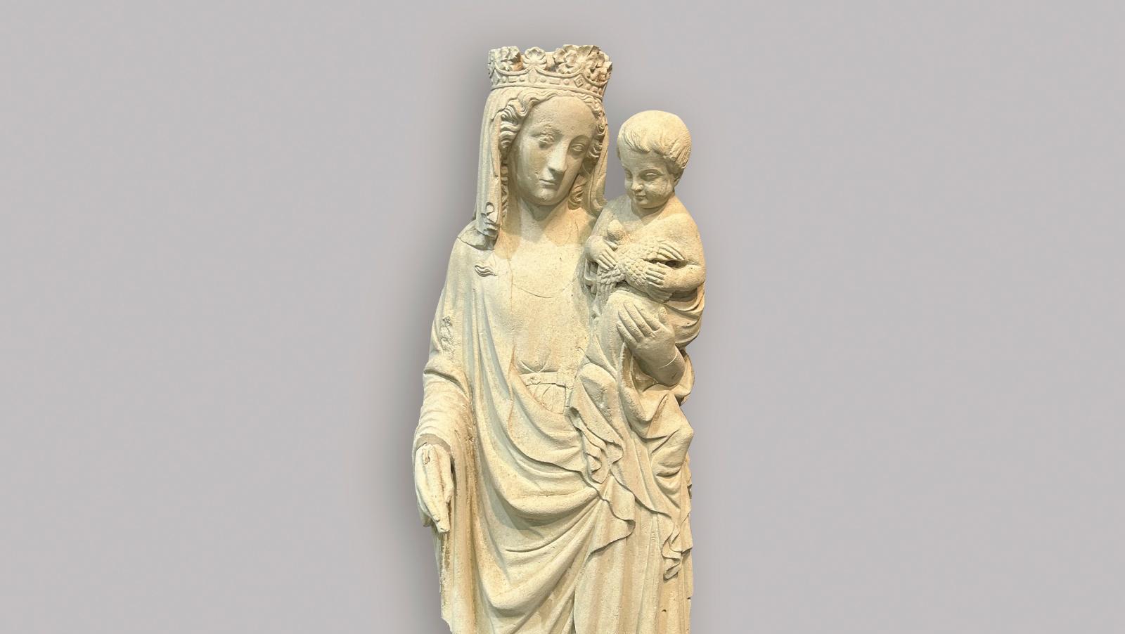 Ile-de-France, milieu du XIVe siècle. Vierge à l’Enfant en pierre calcaire sculptée... Sculpture médiévale d’Ile-de-France 