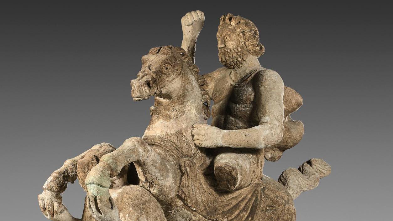 Art gallo-romain, IIe-IIIe siècle. Groupe dit du «cavalier à l’anguipède», grès gris-beige,... Préemptions de deux institutions françaises 