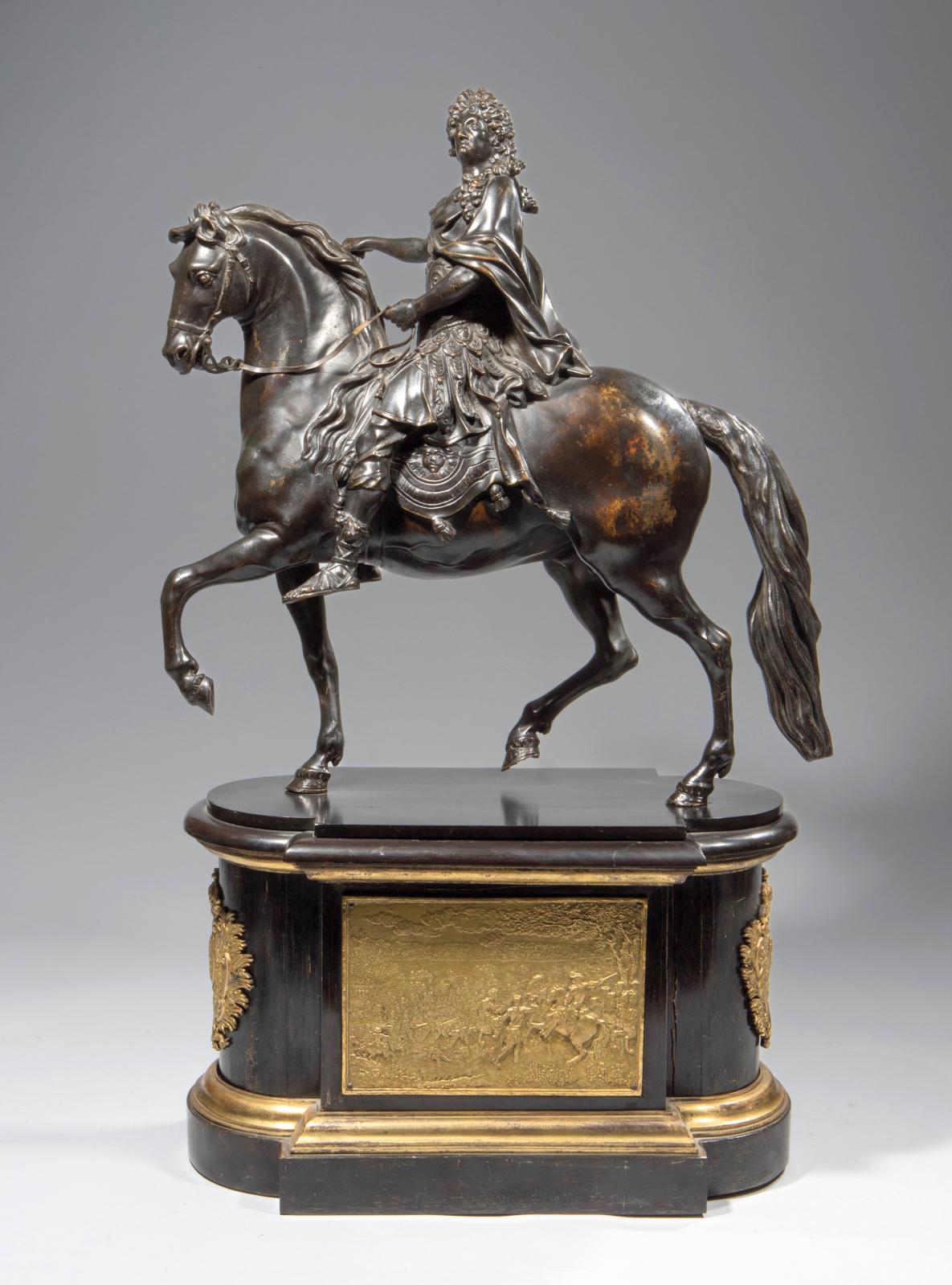 Martin Van den Bogaert, dit Desjardins (1637-1694), Louis XIV à cheval, statuette équestre en bronze à patine brune, vers 1690, 43 x 39 cm