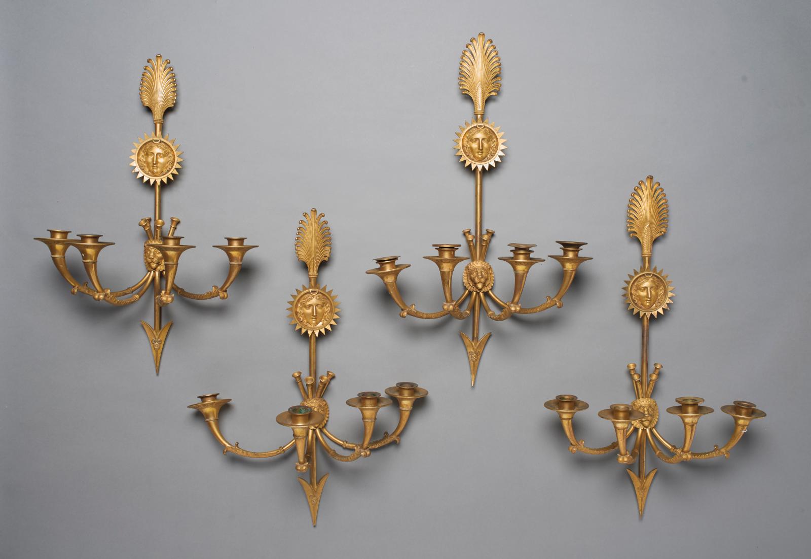 Époque Empire, attribués à Claude Galle. Quatre grands bras de lumière en bronze doré à quatre branches, h. 64, l. 39 cm. Estimation : 6 0