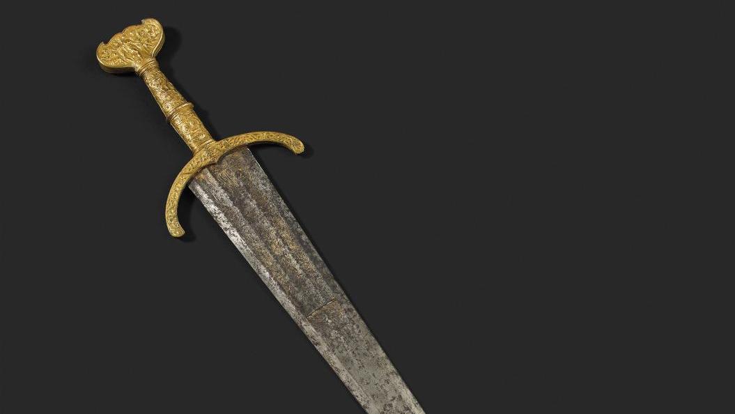 Italie du Nord, vers 1490-1510. Épée nobiliaire de présent ou d’apparat de type cinquedea,... Épée nobiliaire et temple de Nguyen Tuong Lan