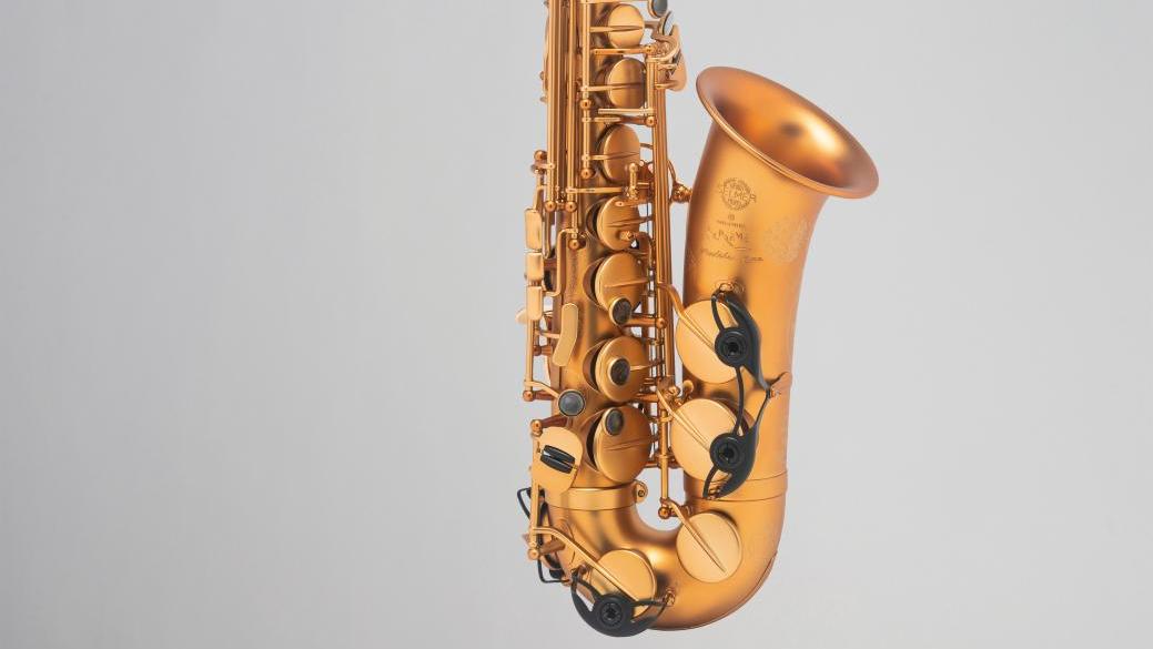 Saxophone alto Selmer Suprême « modèle 2022 » n° 001, en laiton laqué or foncé mat,... Le Saxo Selmer fête ses 100 ans avec un instrument exceptionnel