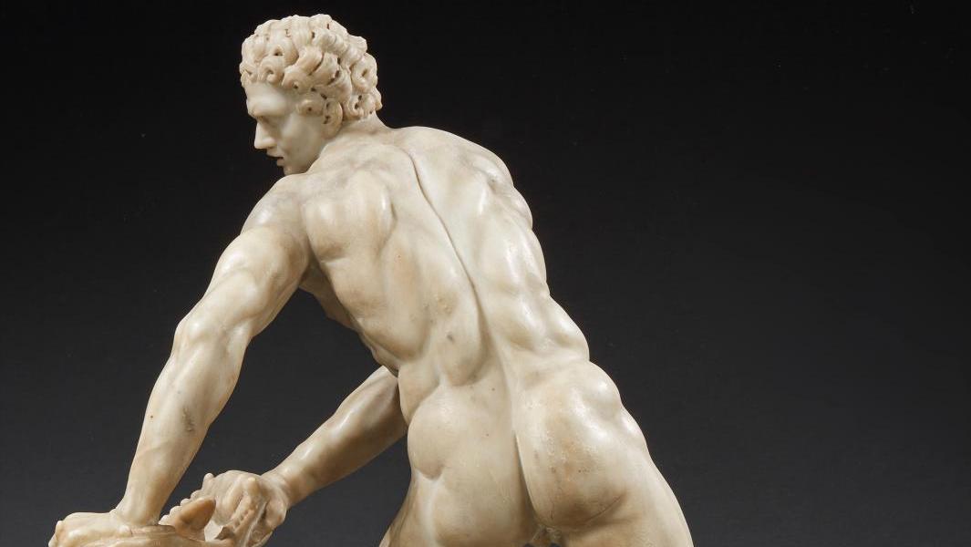 7 800 €Première moitié du XIXe siècle, pendule en bronze à deux patines représentant... Cote : les douze travaux d’Hercule
