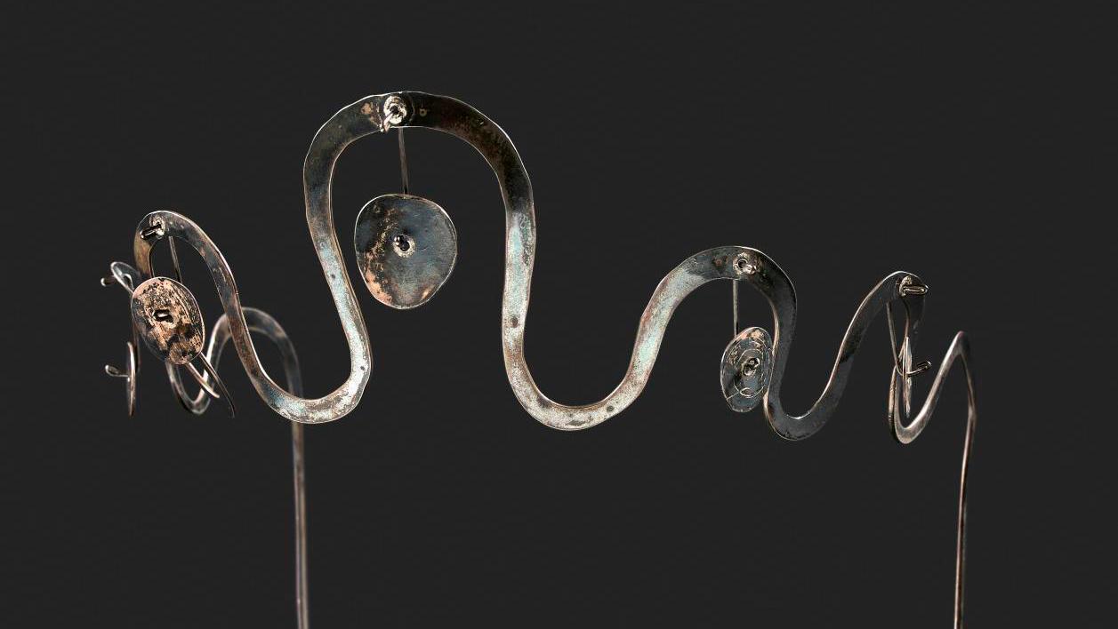 Alexander Calder (1898-1976), silver tiara with wave motifs held by silver-plated... A Tiara and a Ring by Alexander Calder 