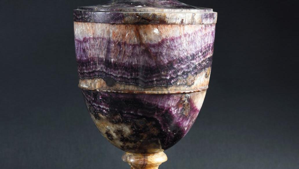 14 168 € Angleterre, époque George IV, vers 1825. Vase en spath fluor améthysté dit... Cote : les objets montés en spath fluor