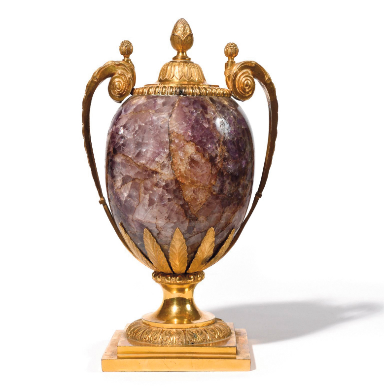 6 750 € Attribué à Matthew Boulton (1728-1809), vase en spath fluor, monture en bronze doré, Angleterre, vers 1770-1775, h. 28 cm. Fontain