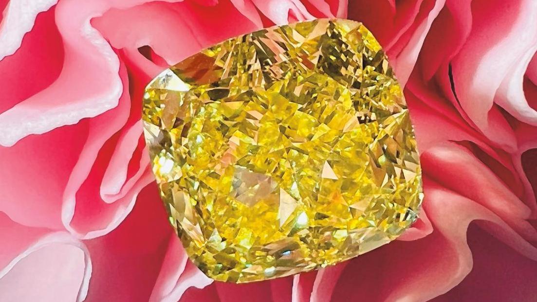 Diamant jonquille, coussin de 6,42 ct, Vivid Yellow VVS1, produit par Sim Gems Limited.... GemGenève 2023 : retour d’un salon incontournable de la joaillerie