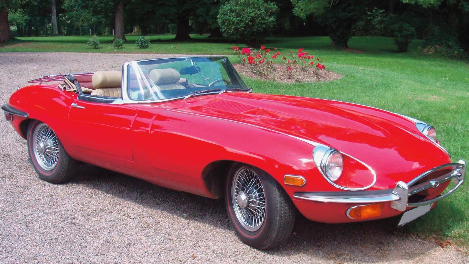 Jaguar type E 4,2 cabriolet rouge, première immatriculation «01/02/1971», 24 cv. ... Jaguar Type E, Mercié et Lalanne