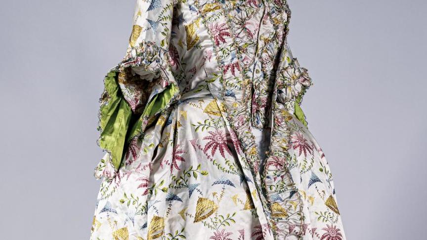 C. 1760.Sack-back gown mantle with Watteau pleats falling from the top of the back,... S is for Silk, in the 17th and 18th Centuries