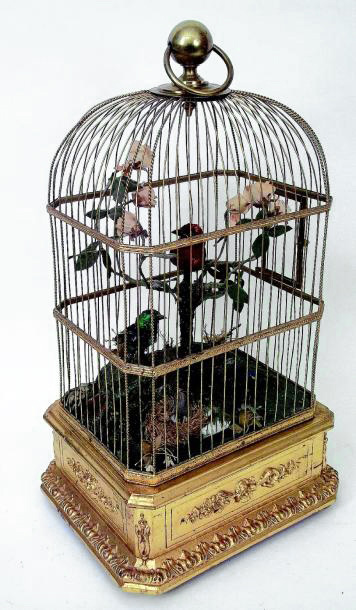 3 100 €. Maison Blaise Bontems, cage d’oiseaux chanteurs, vers 1890, métal et bois doré, 57 x 32 x 25 cm. Hôtel Ambassador, 25 novembre 2017. Lombrail