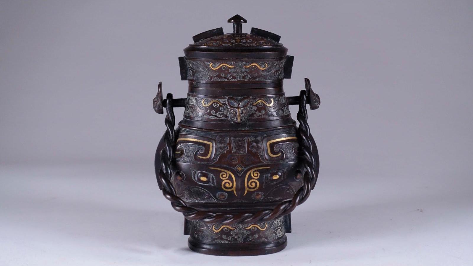   Vase Ming de style archaïque 