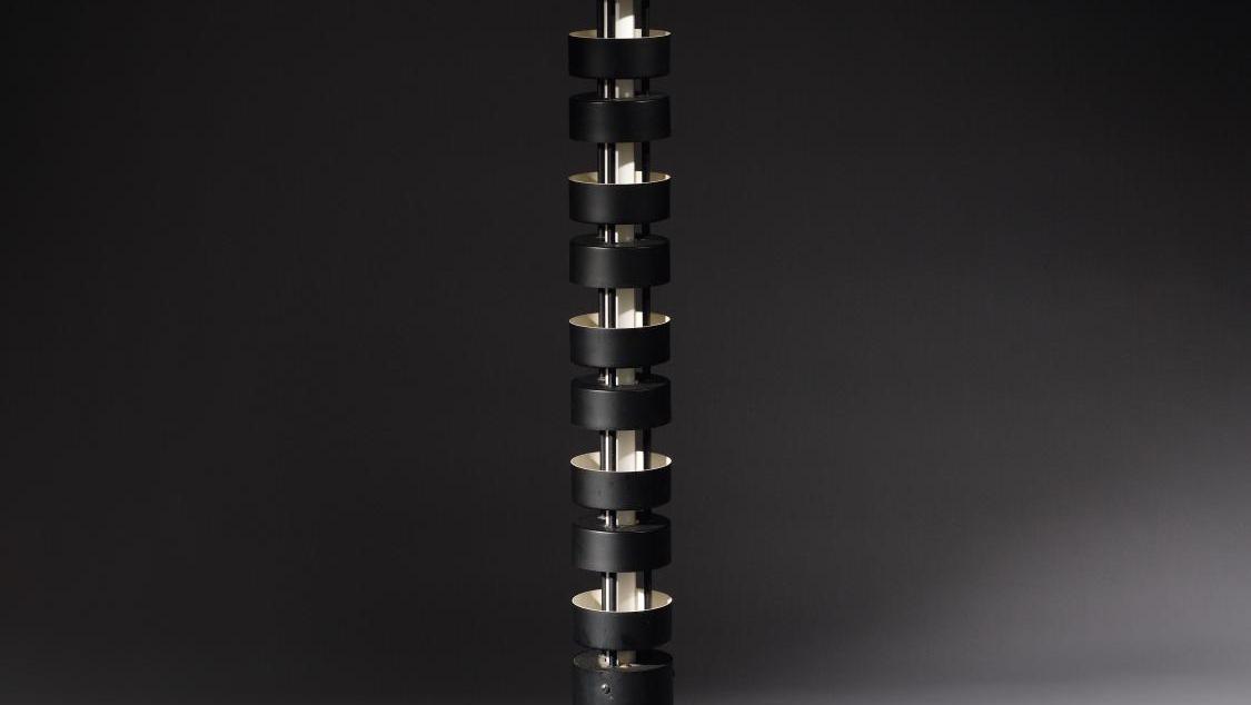Serge Mouille (1922-1988), grand modèle «Totem», vers 1962, lampadaire cylindrique... Serge Mouille,  un lampadaire pour totem