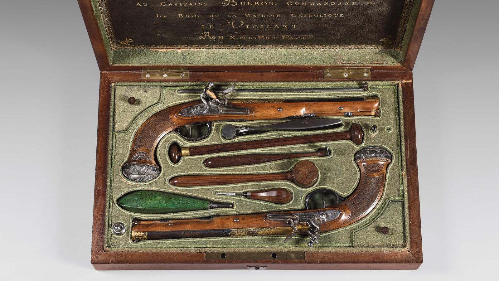 Manufacture Boutet à Versailles, époque Consulat, coffret-nécessaire contenant une... Pistolets Boutet au prix de la fidélité
