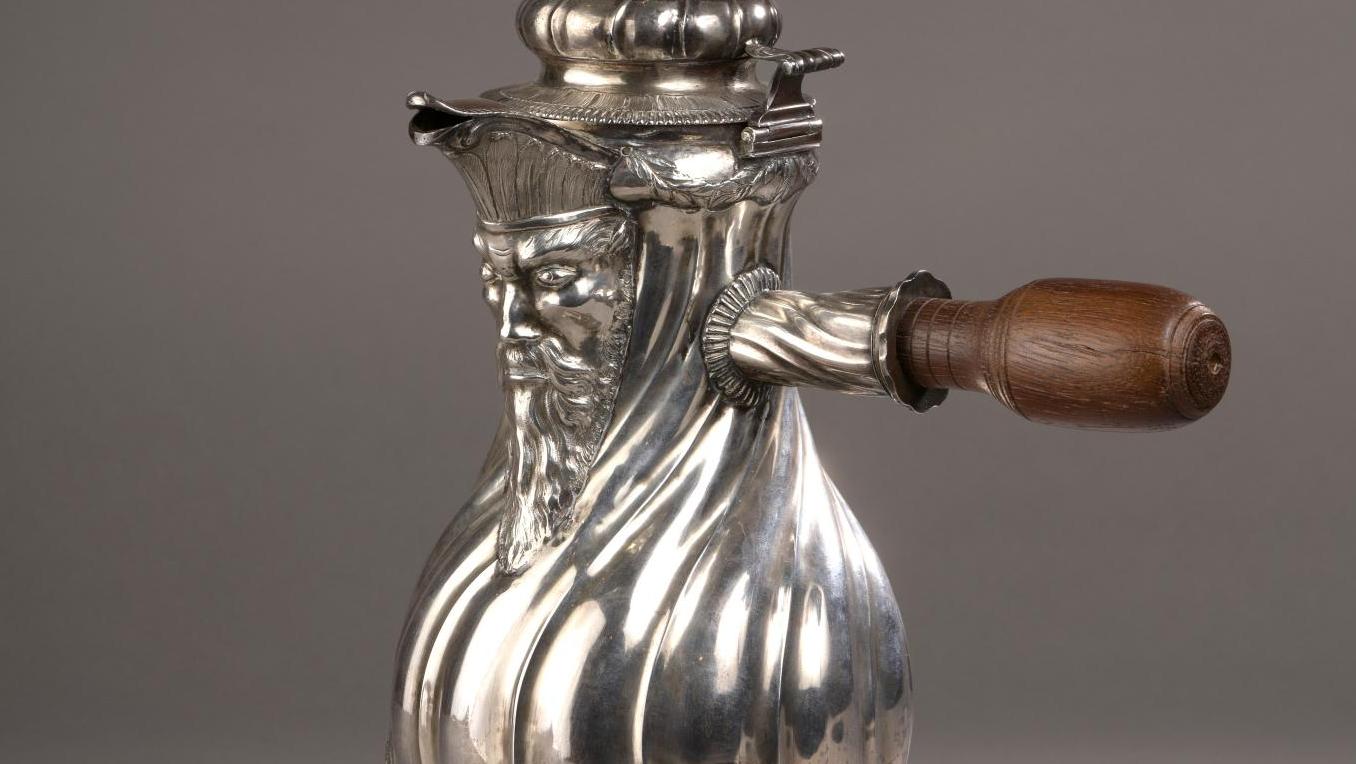 Ferdinand Dumortier (1741- after 1789), silver tripod coffee pot with twisted ribs,... The Achilles Feel… 