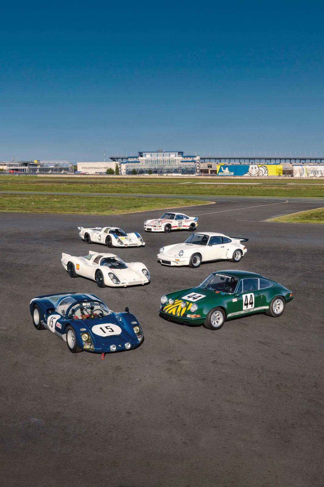 Six Porsche de compétition en quête de pilotes