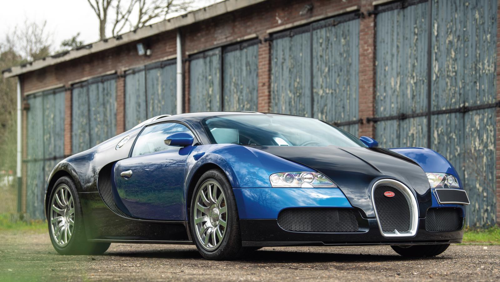 Bugatti Veyron 16.4, 2007. Estimation : 1,25/1,5 M€. Adjugé : 1 358 800 € L'extravagante puissance d'une Bugatti Veyron
