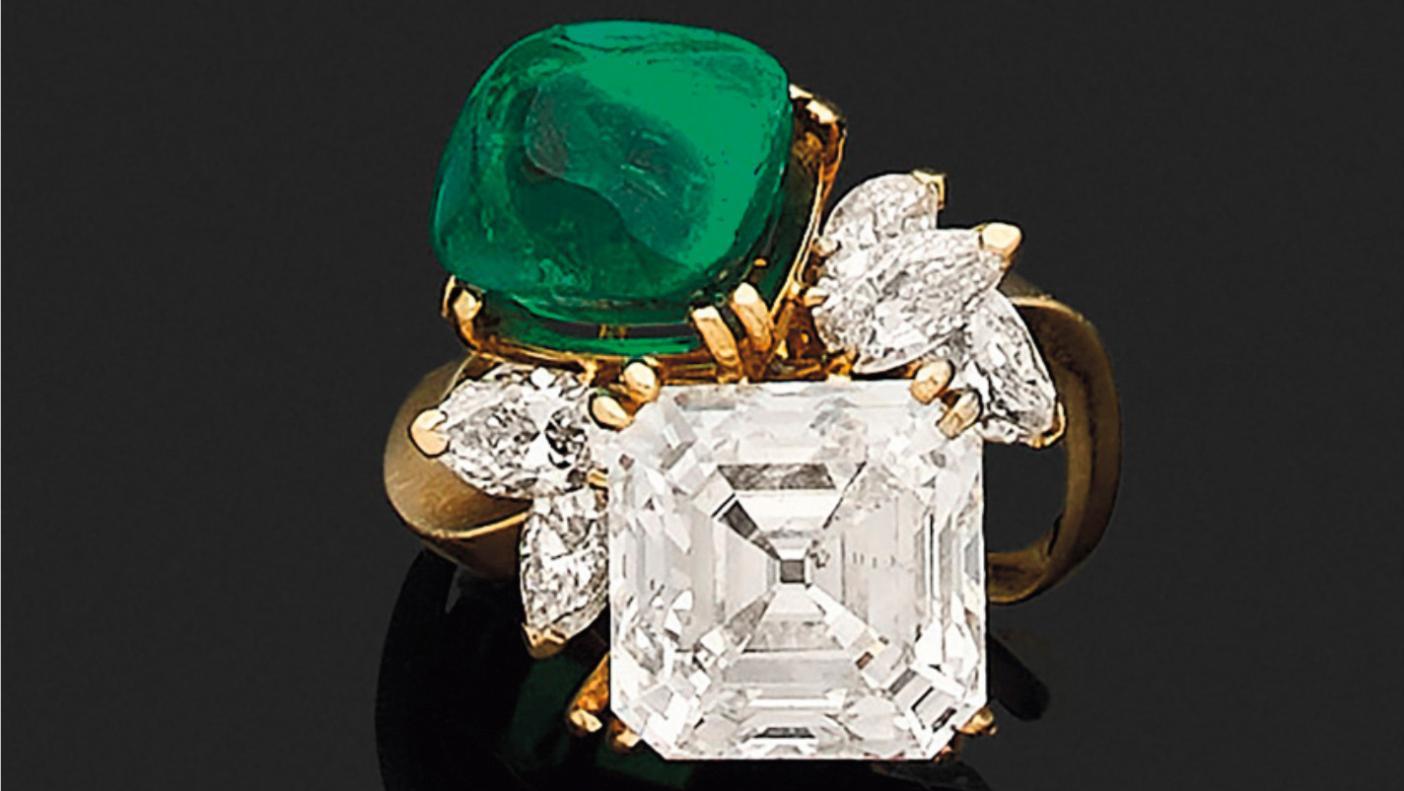 Sterlé, années 1970, bague «toi et moi» en or ornée d’un diamant carré pesant 5,82 ct... Emeraude et diamant mariés par Sterlé 