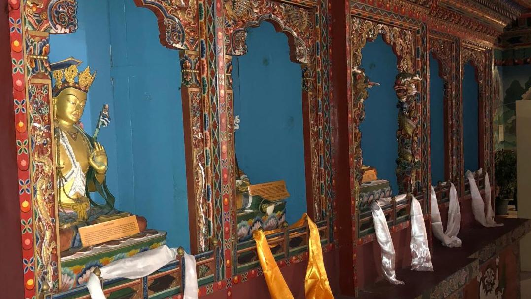 Pavillon du Bhoutan, créé pour l’Exposition universelle de 2000, à Hanovre. Estimation :... Un petit morceau de bonheur