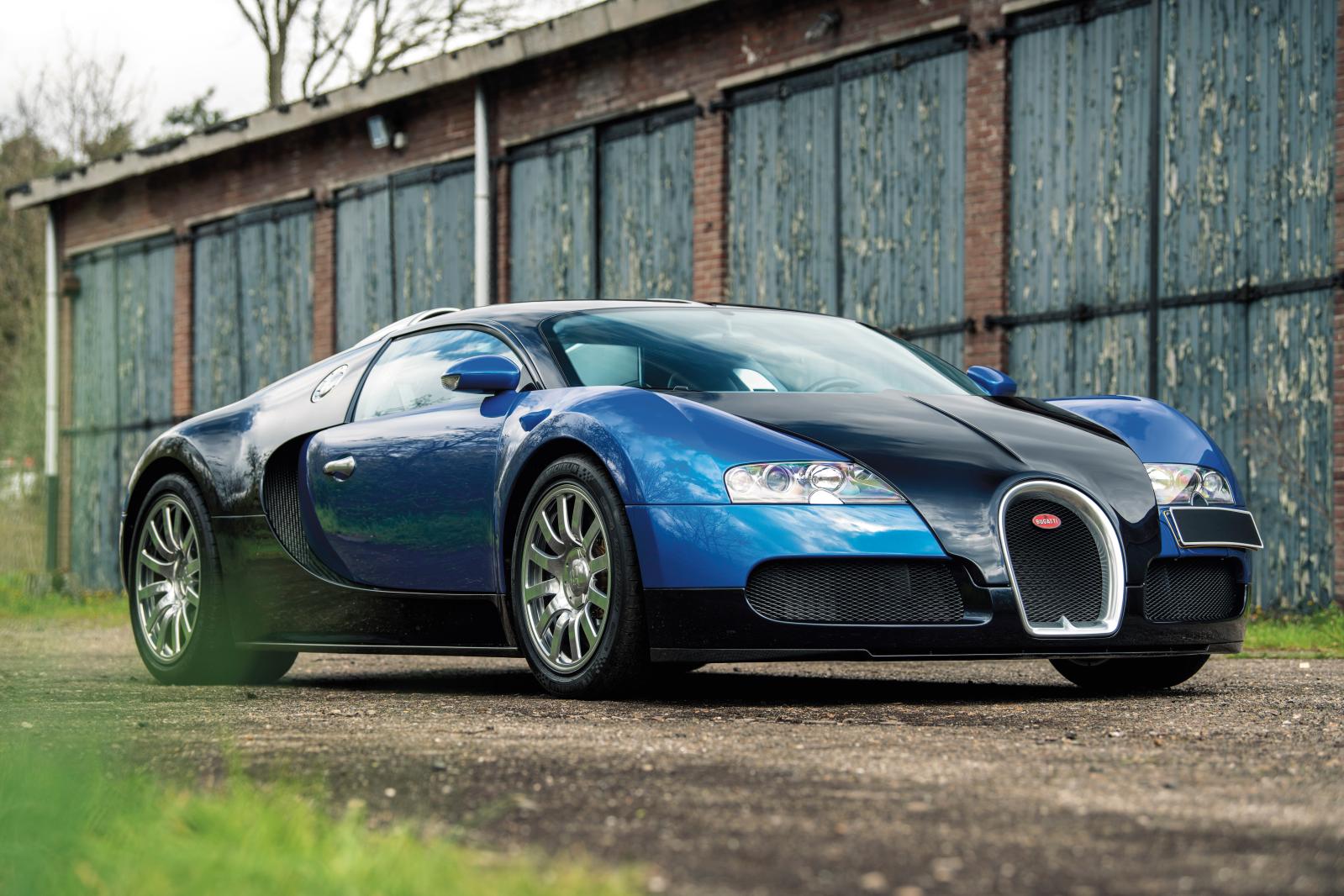 La Bugatti Veyron sur la ligne d'arrivée 