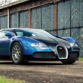 La Bugatti Veyron sur la ligne d'arrivée 